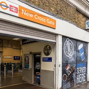 New Stylish 1 Bedroom Flat With Garden Apartment London