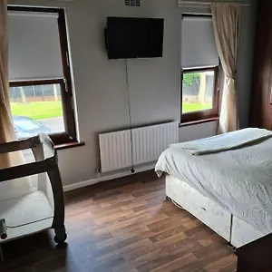 Holiday home Massive 4 Bed Walking Distance To The Lights, Perfect For Business Trips, Belfast