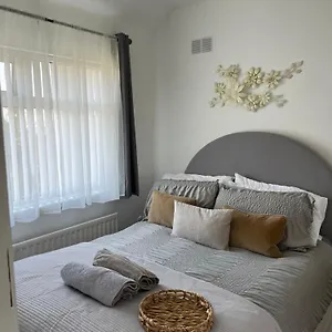 Holiday home 2 Bedroom House In With Garden, Belfast