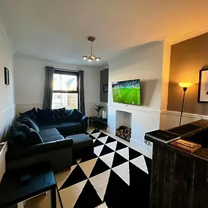 Spacious 2 Bed Flat In Apartment Cardiff